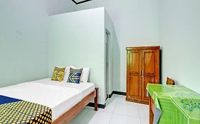 SPOT ON 90760 Homestay Al Madina Syariah